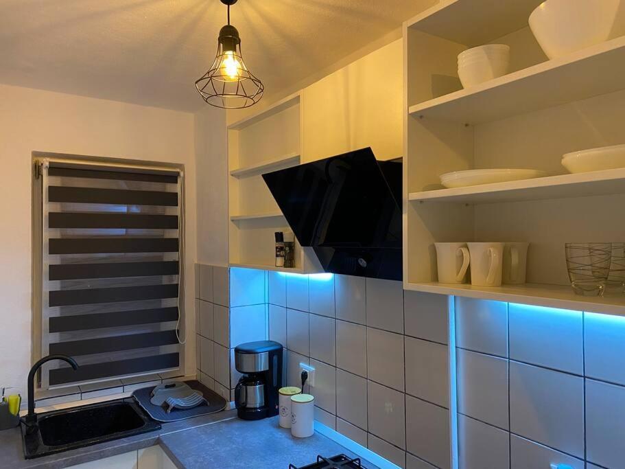 Black& White Apartment Braşov Buitenkant foto